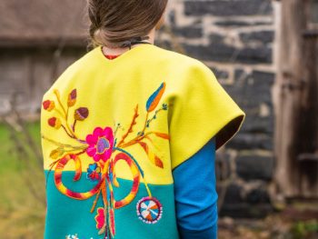 tikitud villane õlakate