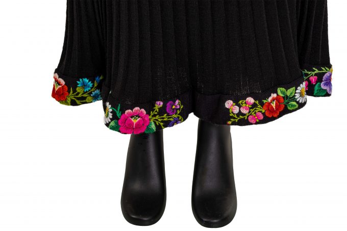 hand embroidered skirt edge